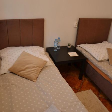 Apartament I Pokoje Szalawa Калиш Экстерьер фото