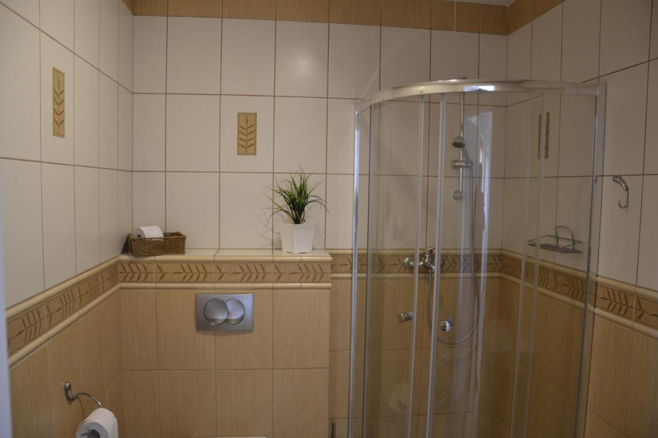 Apartament I Pokoje Szalawa Калиш Экстерьер фото